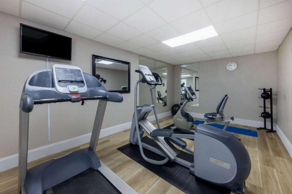 Days Inn & Suites by Wyndham Fayetteville NW Ft Bragg image 13