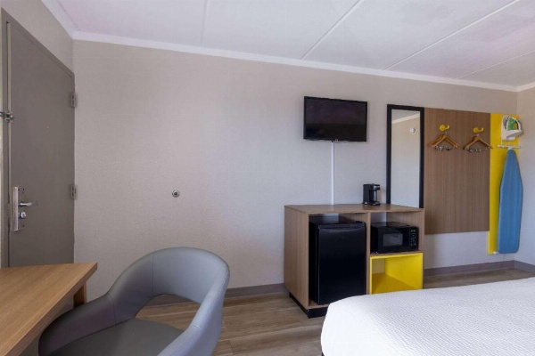 Days Inn & Suites by Wyndham Fayetteville NW Ft Bragg image 21