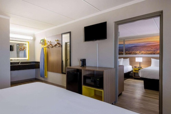 Days Inn & Suites by Wyndham Fayetteville NW Ft Bragg image 30